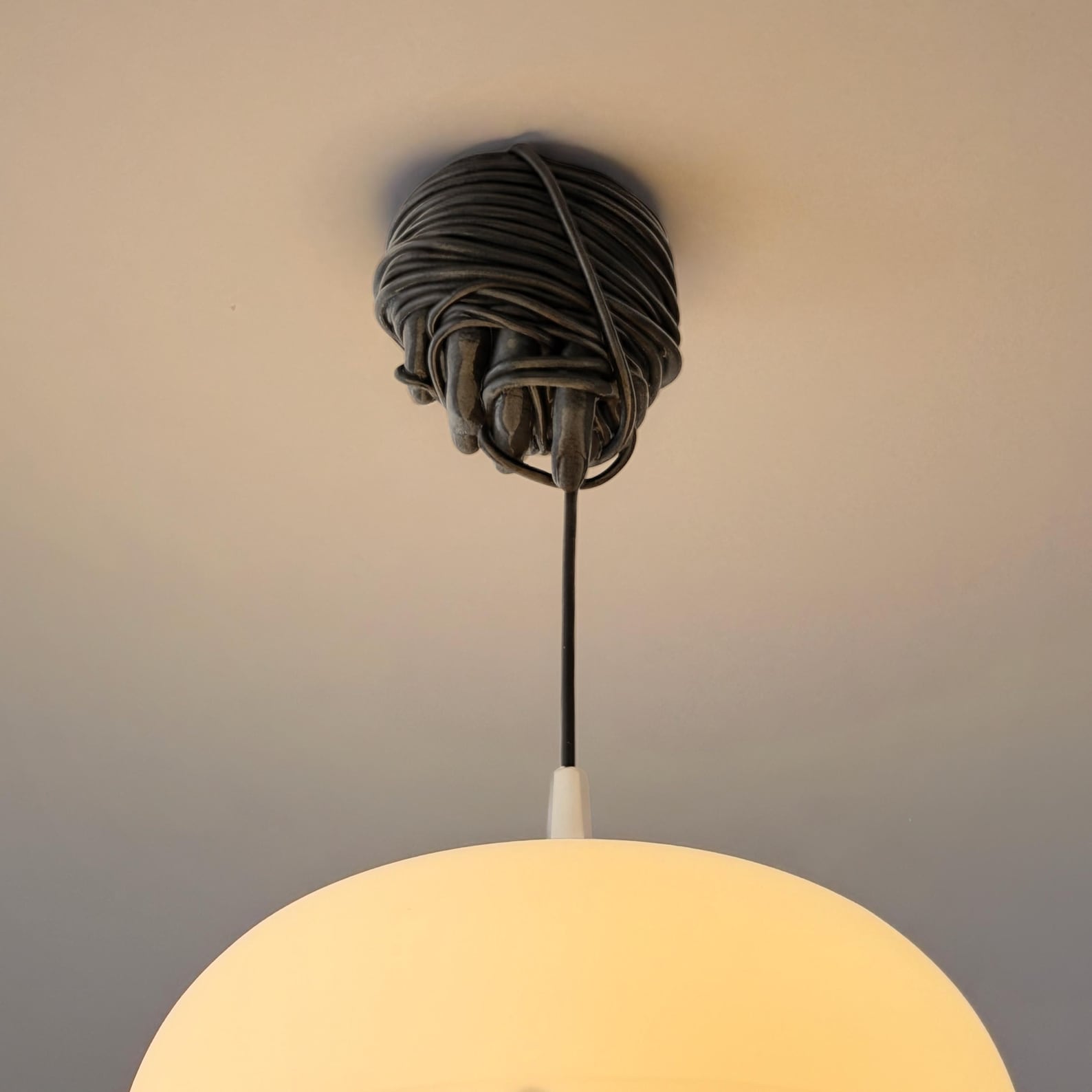 Entangled Light – Hand-Baldachin für Pendelleuchten